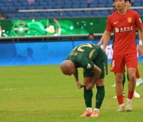 九游下载中心-李镇全辱骂对手将被罚！媒体人热议：胡来啊，搬起石头砸自己的脚