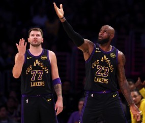 九游游戏中心官网-NBA｜在东契奇和詹姆斯的里程碑之夜，湖人稳住西部第三