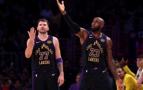九游游戏中心官网-NBA｜在东契奇和詹姆斯的里程碑之夜，湖人稳住西部第三